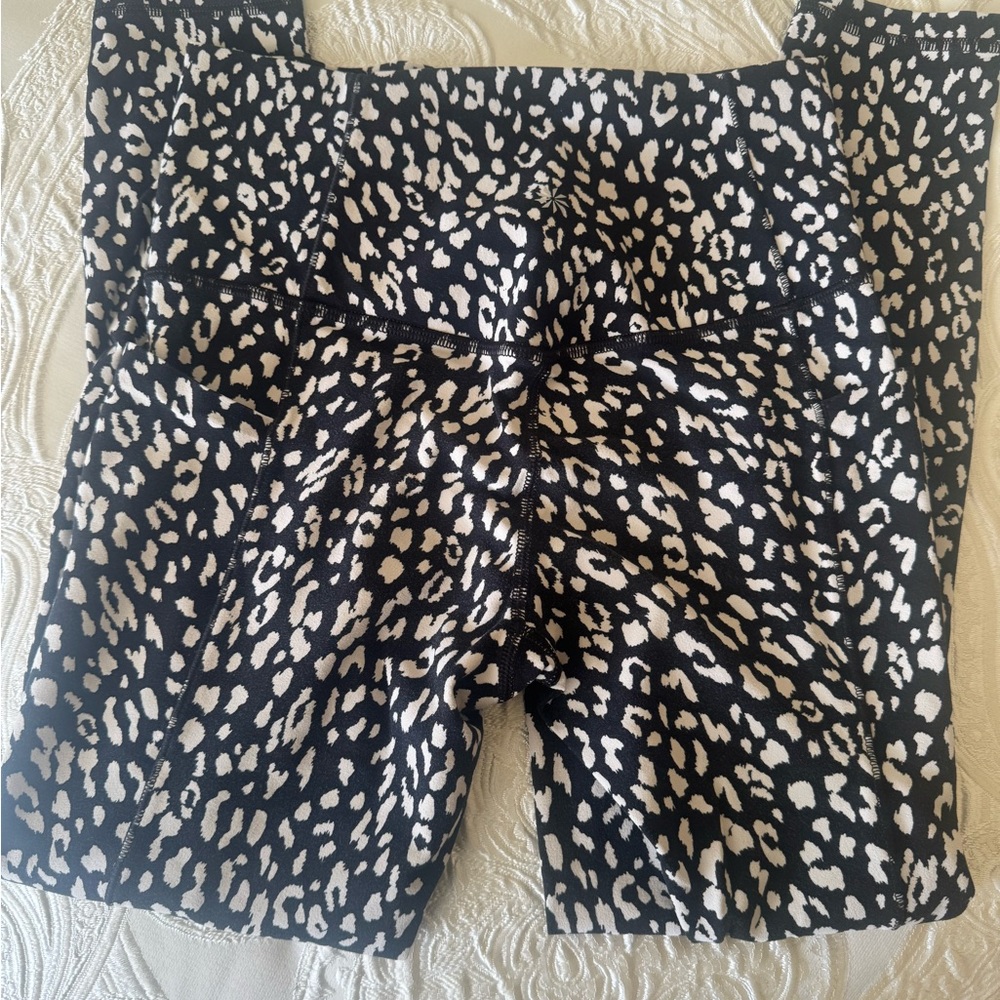 Athleta Salutation Stash Pocket II 7/8 Leggings